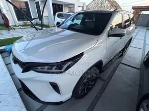 Toyota Fortuner 2025 White