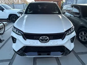 Toyota Fortuner 2025 White