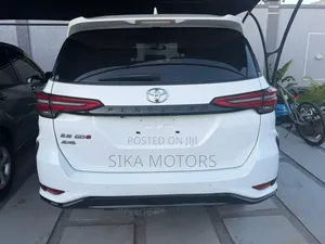 Toyota Fortuner 2025 White