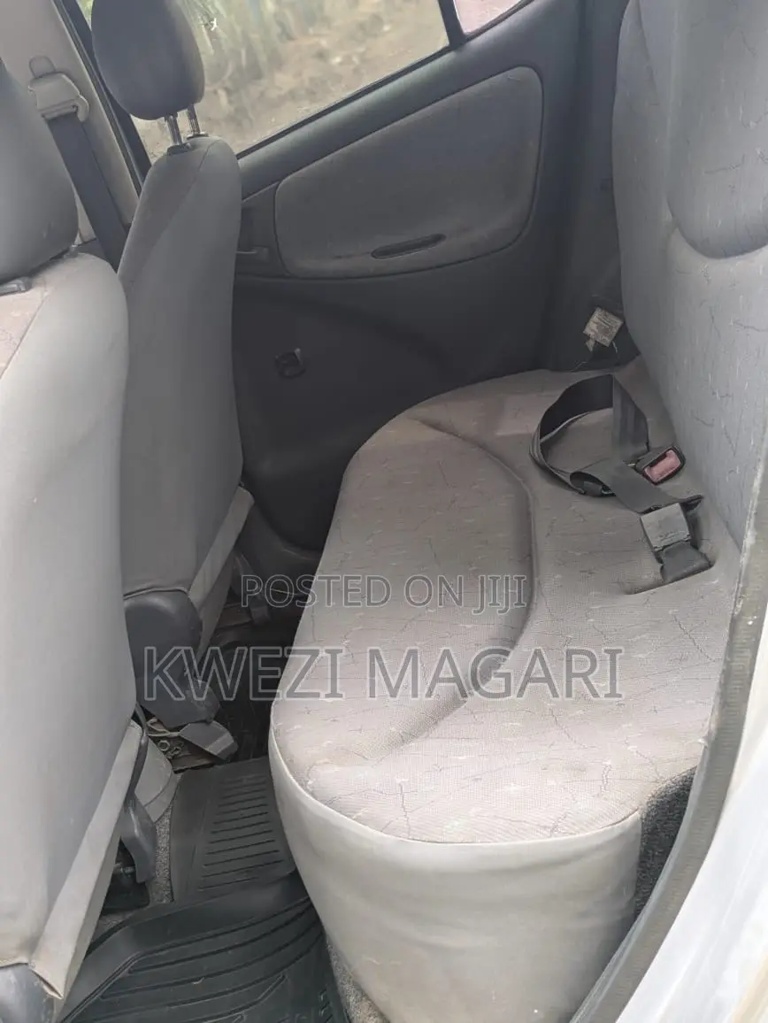 Toyota Vitz 2000 Silver