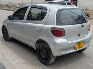 Toyota Vitz 2000 Silver