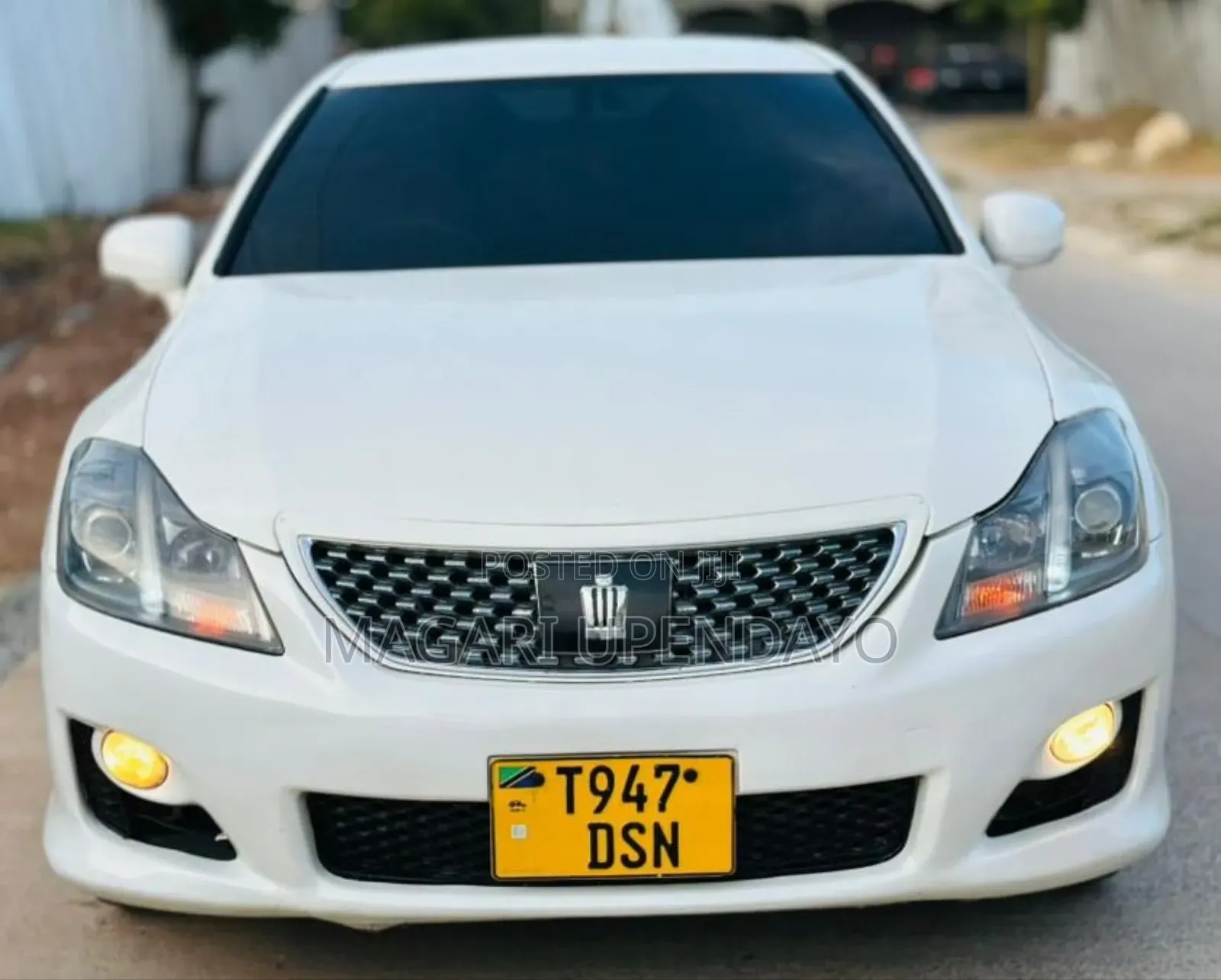 Toyota Crown 2010 White