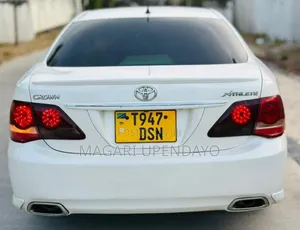 Toyota Crown 2010 White