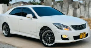 Toyota Crown 2010 White