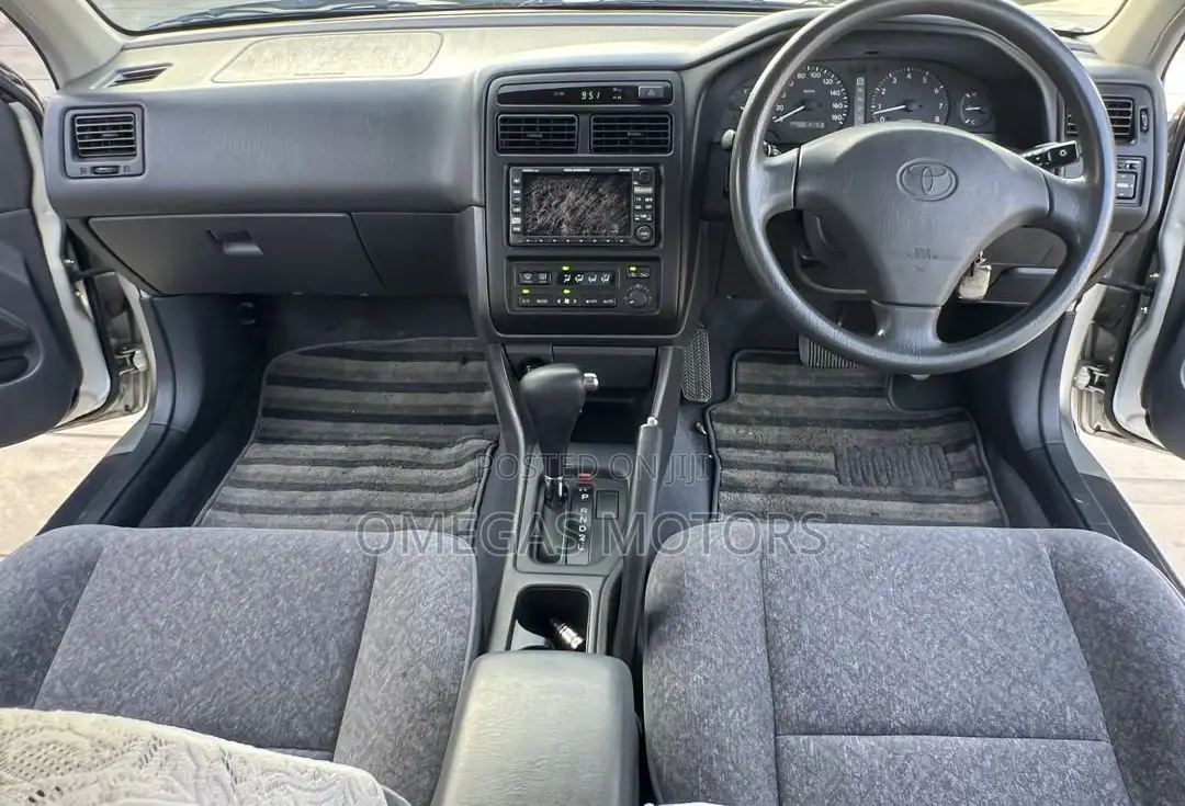 Toyota Carina 1.5 FWD Sedan 2001 Silver
