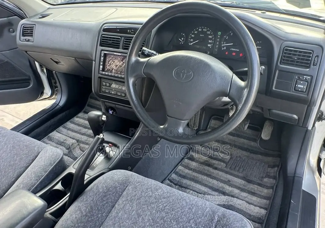 Toyota Carina 1.5 FWD Sedan 2001 Silver