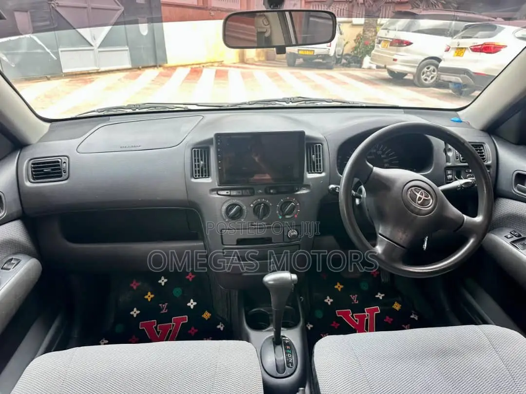 Toyota Succeed 2005 Silver