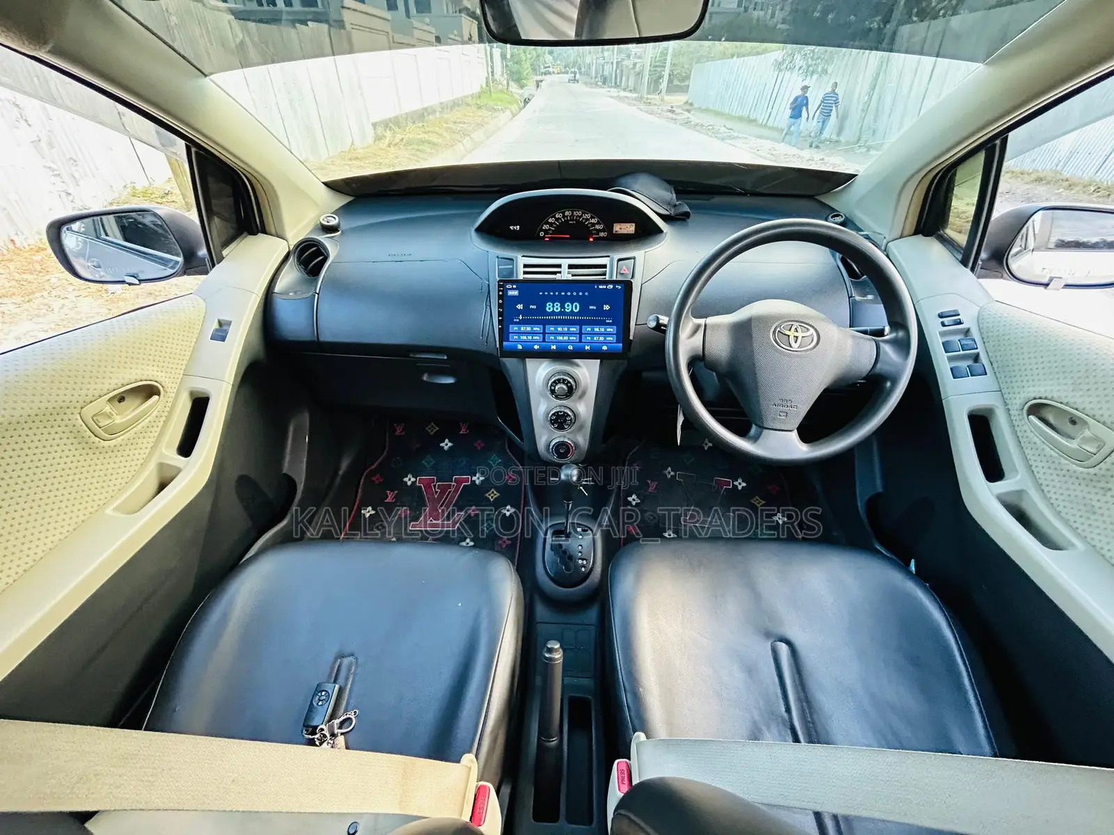 Toyota Vitz 2005 Pink