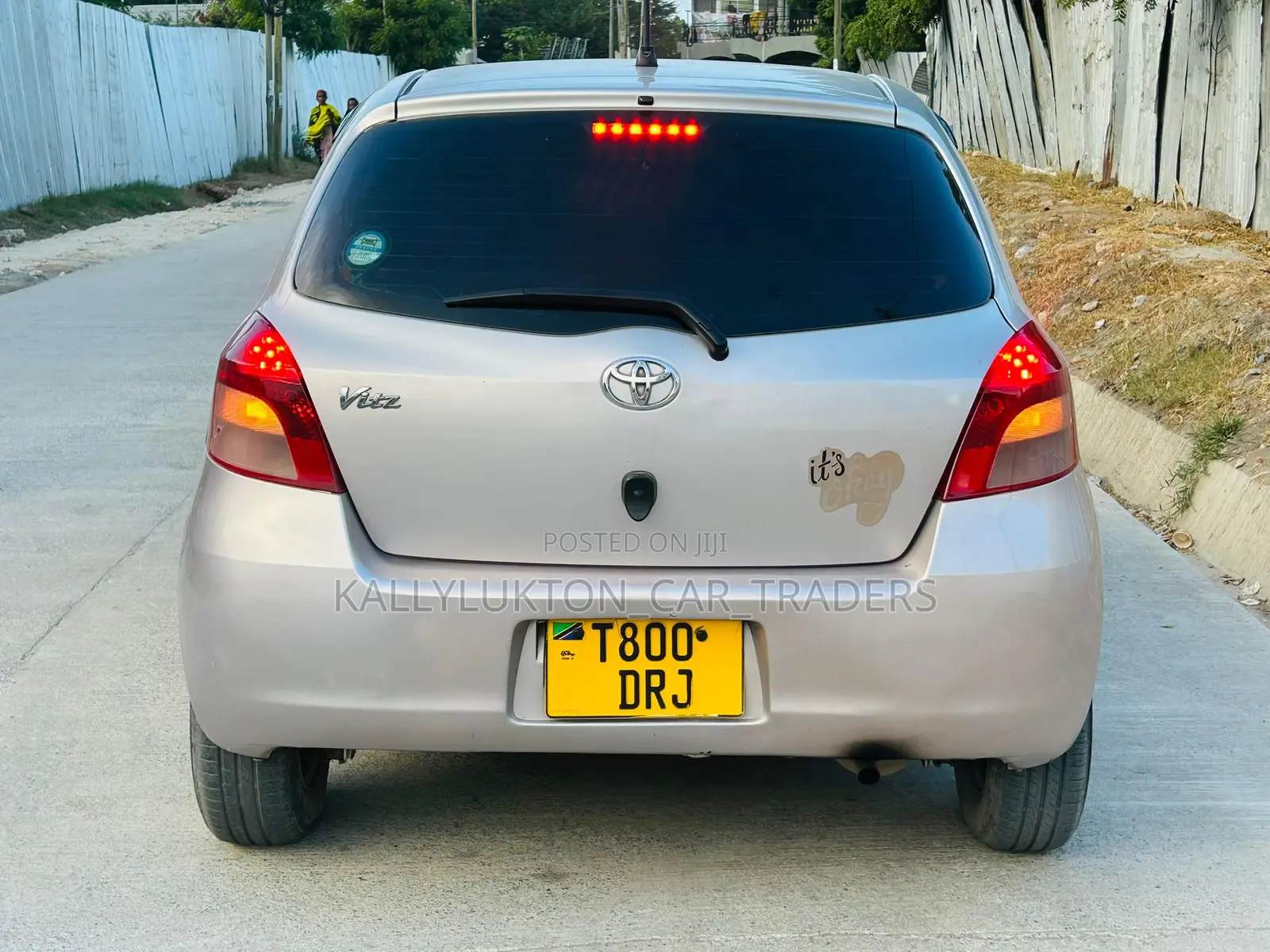 Toyota Vitz 2005 Pink