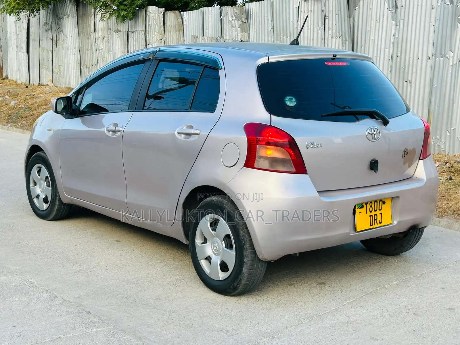 Toyota Vitz 2005 Pink