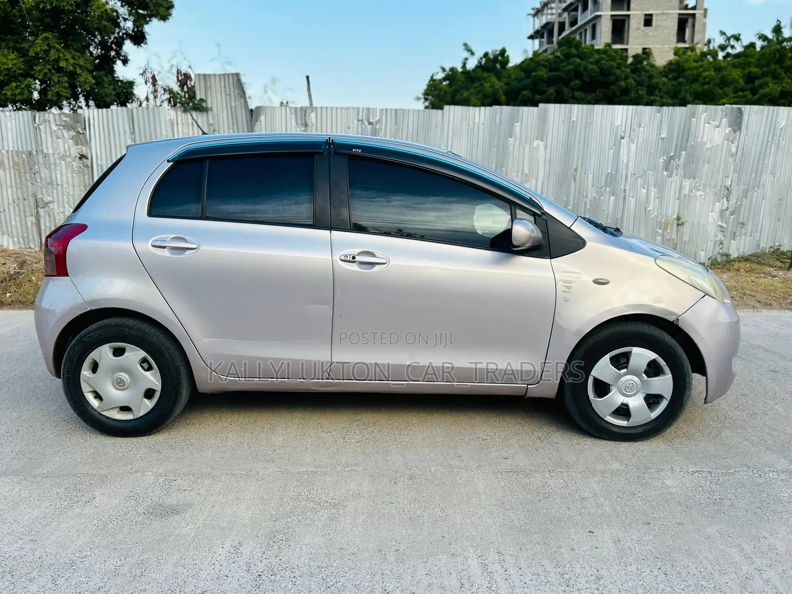 Toyota Vitz 2005 Pink