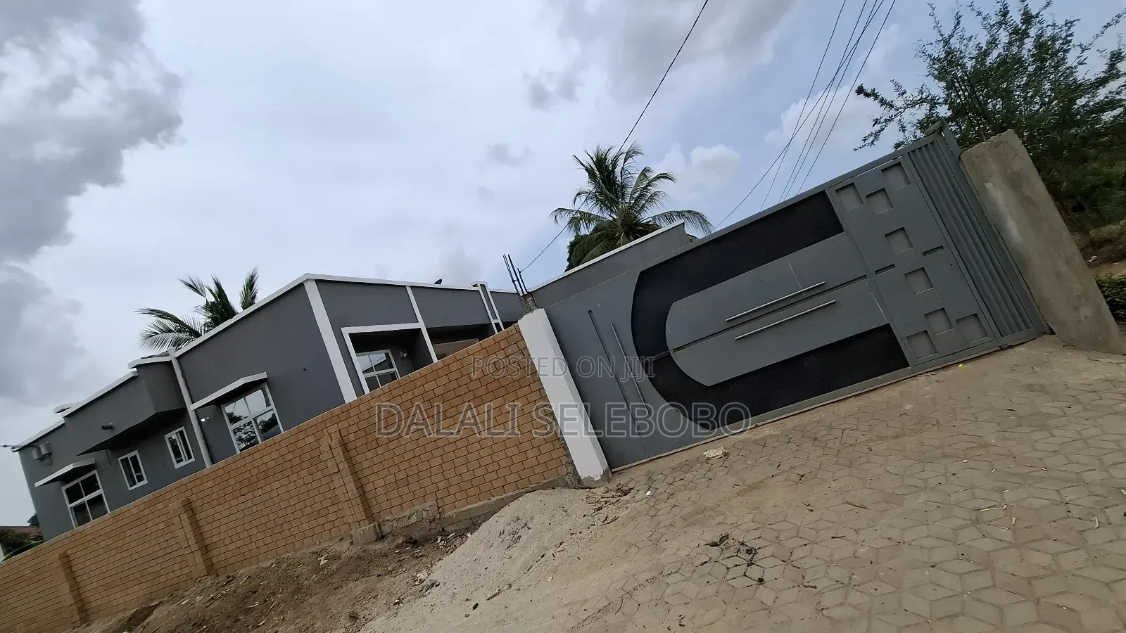 6bdrm Apartment in Madale Atlasi, Kinondoni for sale