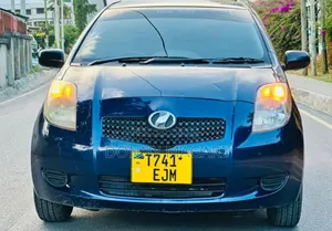 Toyota Vitz 2005 Blue