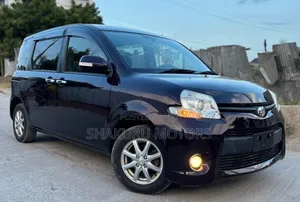 Toyota Sienta 2013