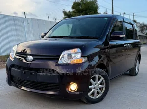 Toyota Sienta 2013