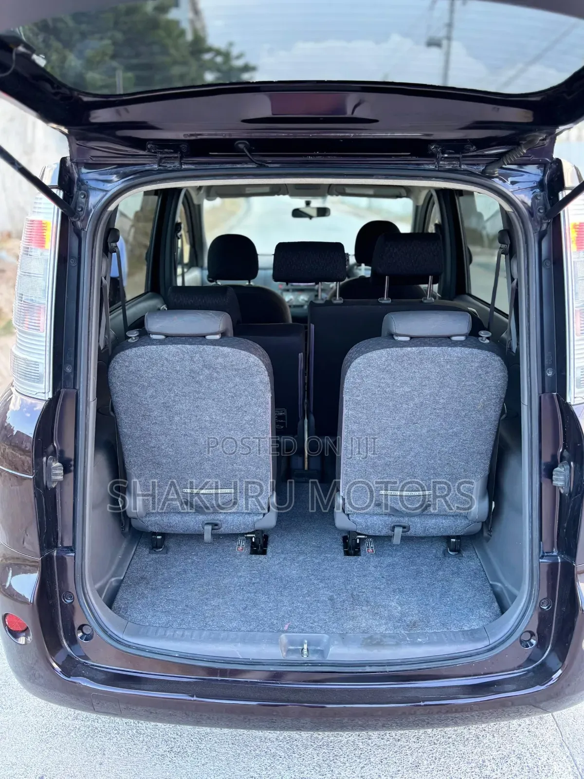 Toyota Sienta 2013