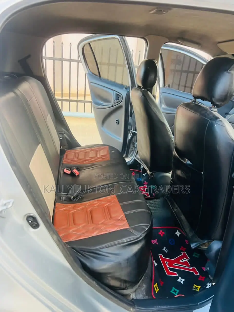 Toyota Vitz 2003 Silver