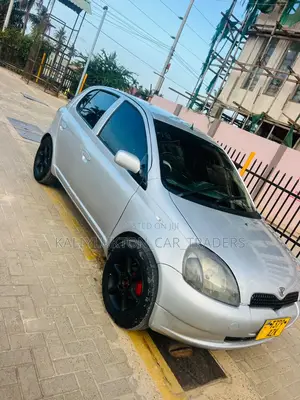 Toyota Vitz 2003 Silver