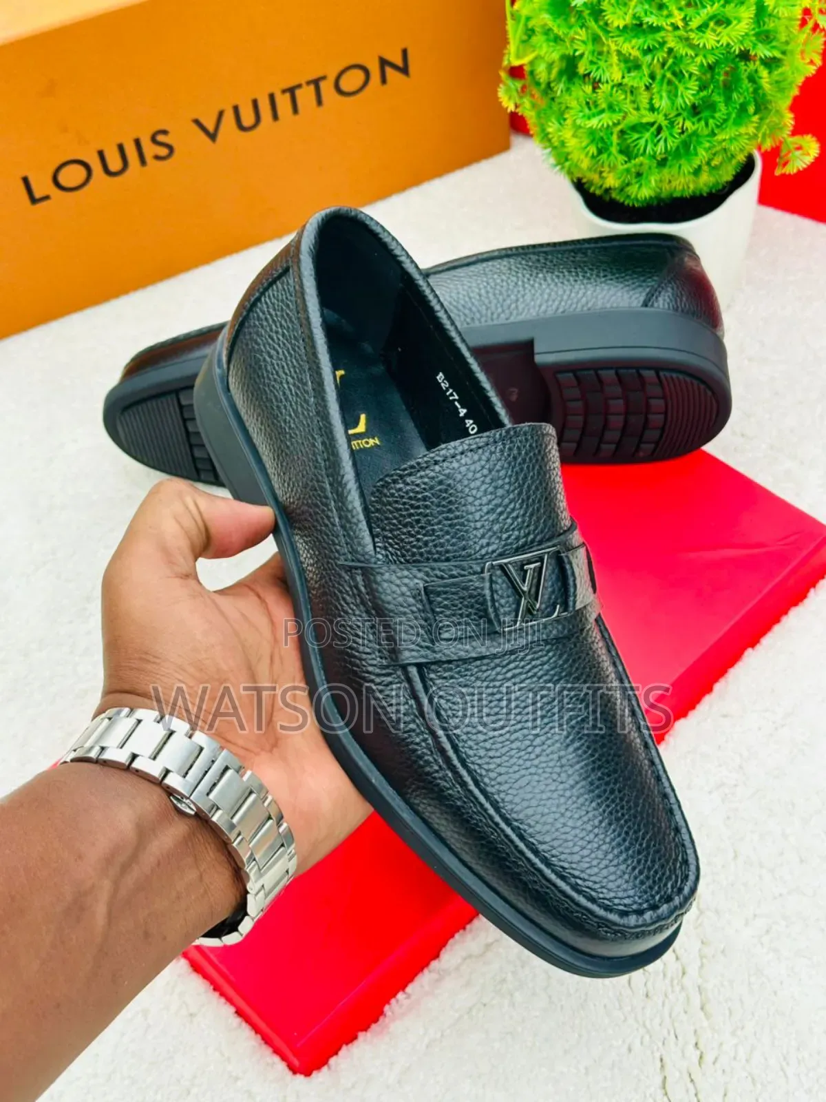 Men's Leather Shoes Very Royal Louis Vuitton Brand