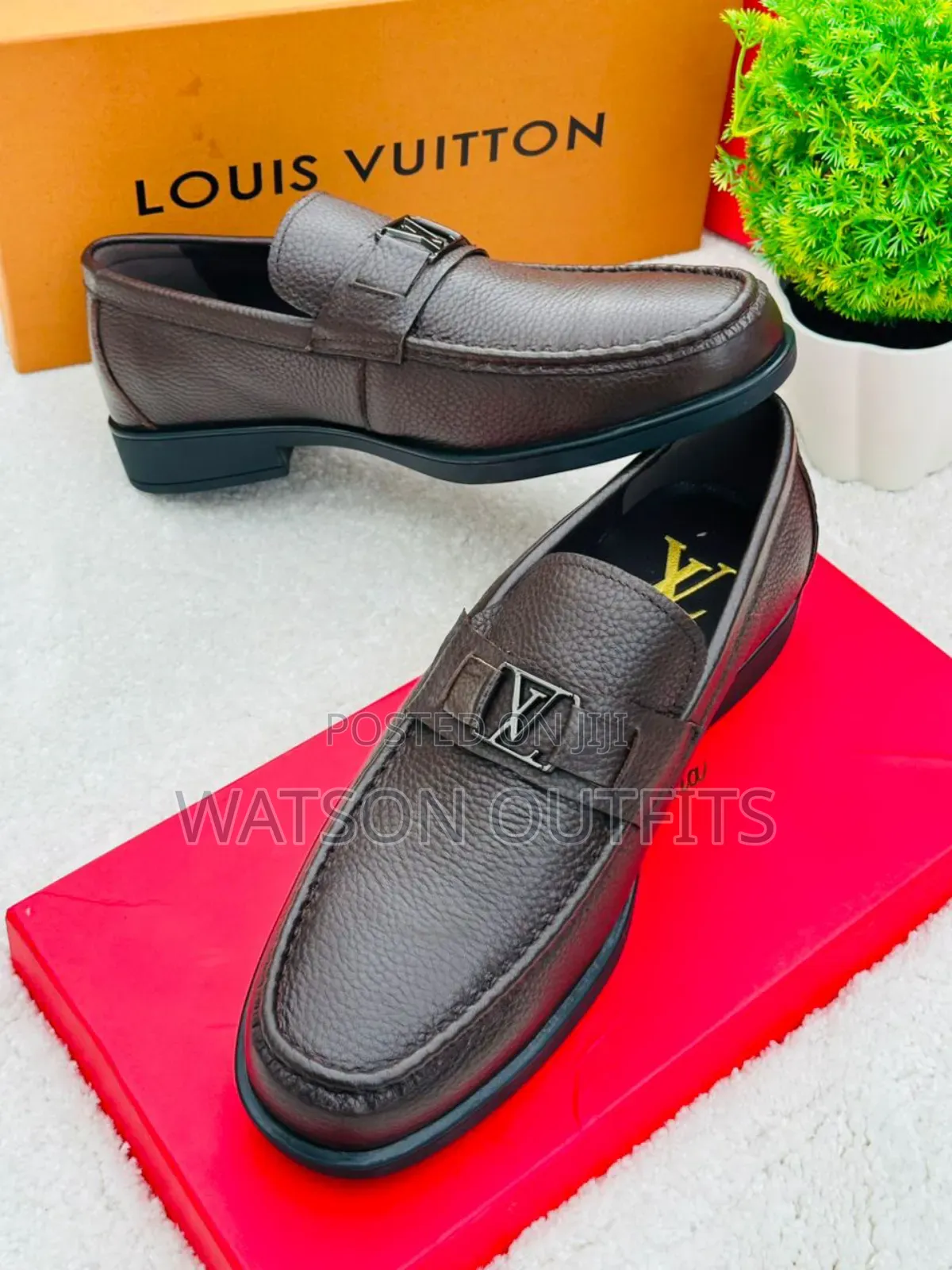 Men's Leather Shoes Very Royal Louis Vuitton Brand