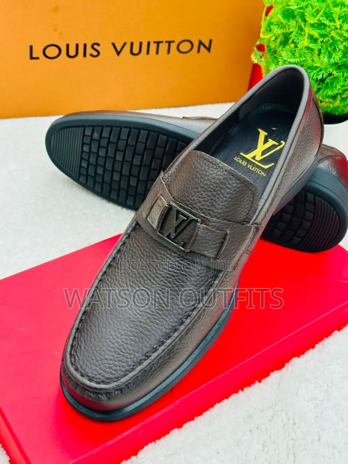Men's Leather Shoes Very Royal Louis Vuitton Brand