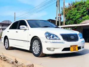 Toyota Crown Majesta 2005 White