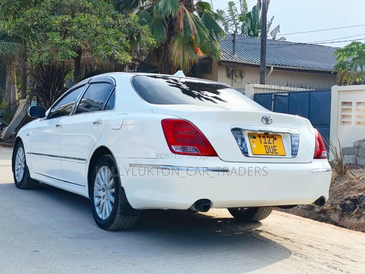 Toyota Crown Majesta 2005 White