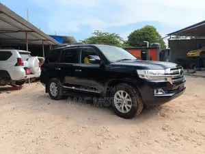 Toyota Land Cruiser 4.6 V8 ZX 2018 Blue