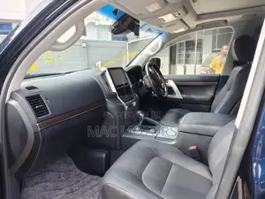 Toyota Land Cruiser 4.6 V8 ZX 2018 Blue