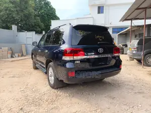 Toyota Land Cruiser 4.6 V8 ZX 2018 Blue