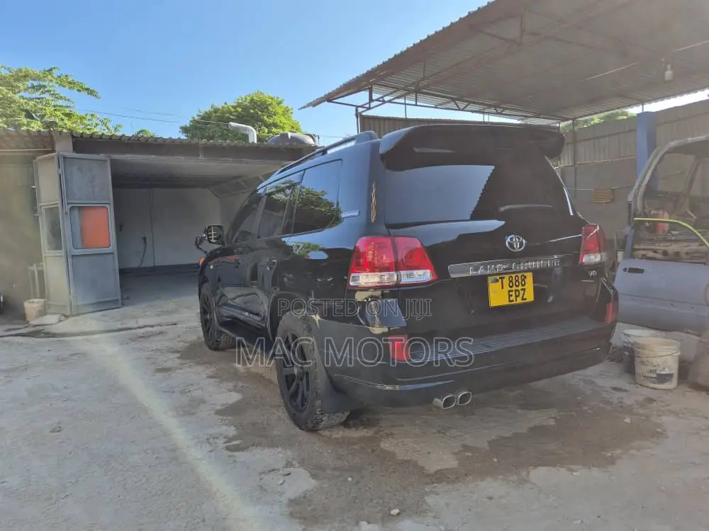 Toyota Land Cruiser 2011 Black