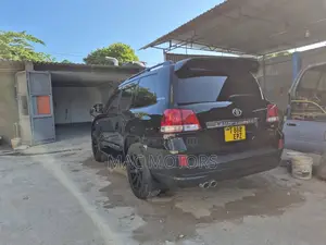 Toyota Land Cruiser 2011 Black