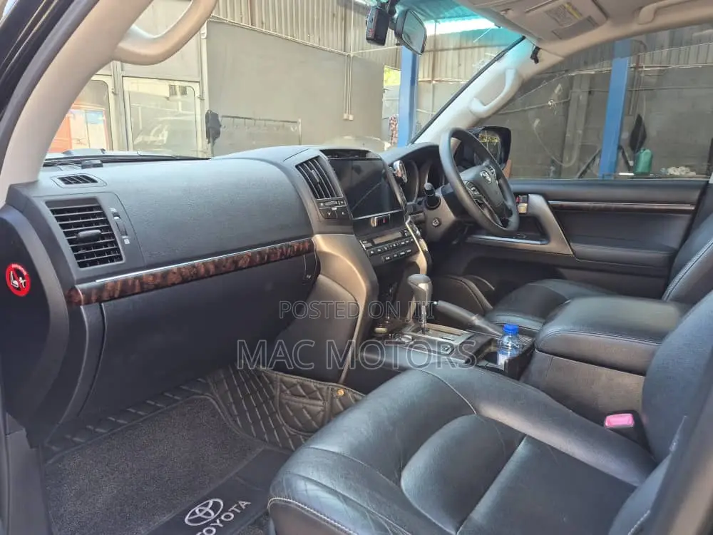 Toyota Land Cruiser 2011 Black