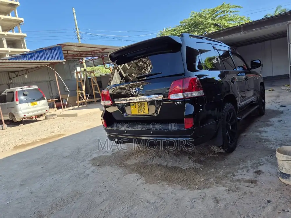 Toyota Land Cruiser 2011 Black