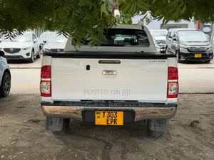 Toyota Hilux 2015 White