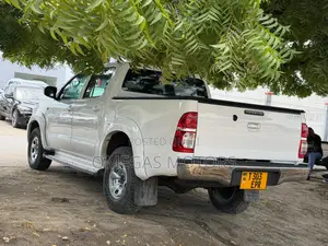 Toyota Hilux 2015 White