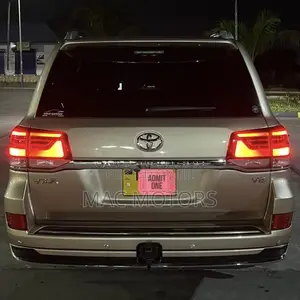 Toyota Land Cruiser 4.5 V8 VXR 2016 Gold