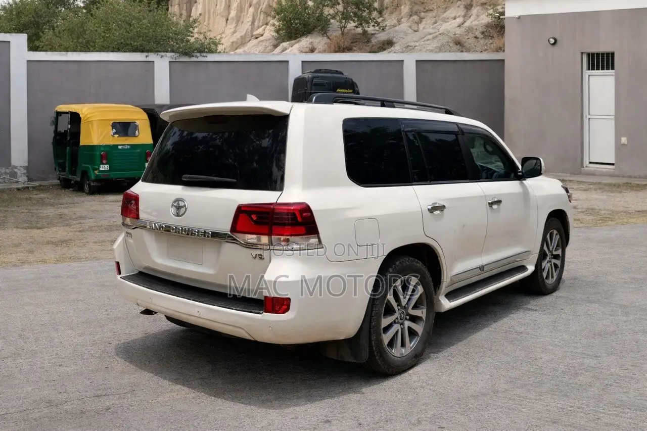 Toyota Land Cruiser 4.6 V8 ZX 2020 White