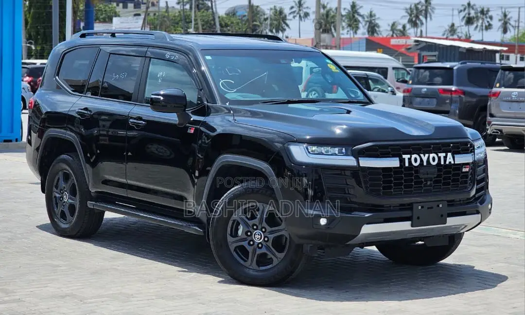 Toyota Land Cruiser LC300 2024 Black