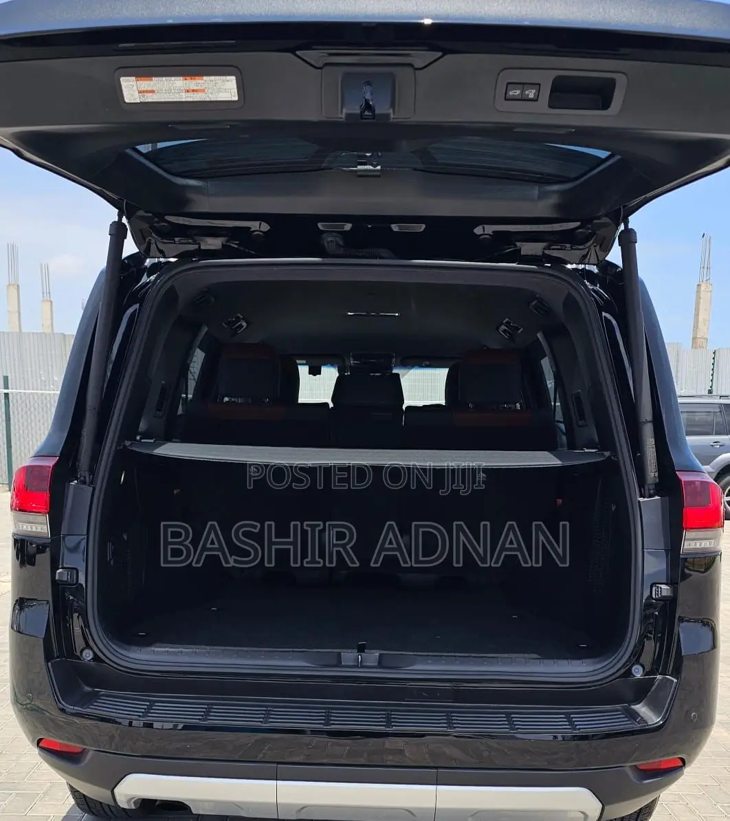 Toyota Land Cruiser LC300 2024 Black