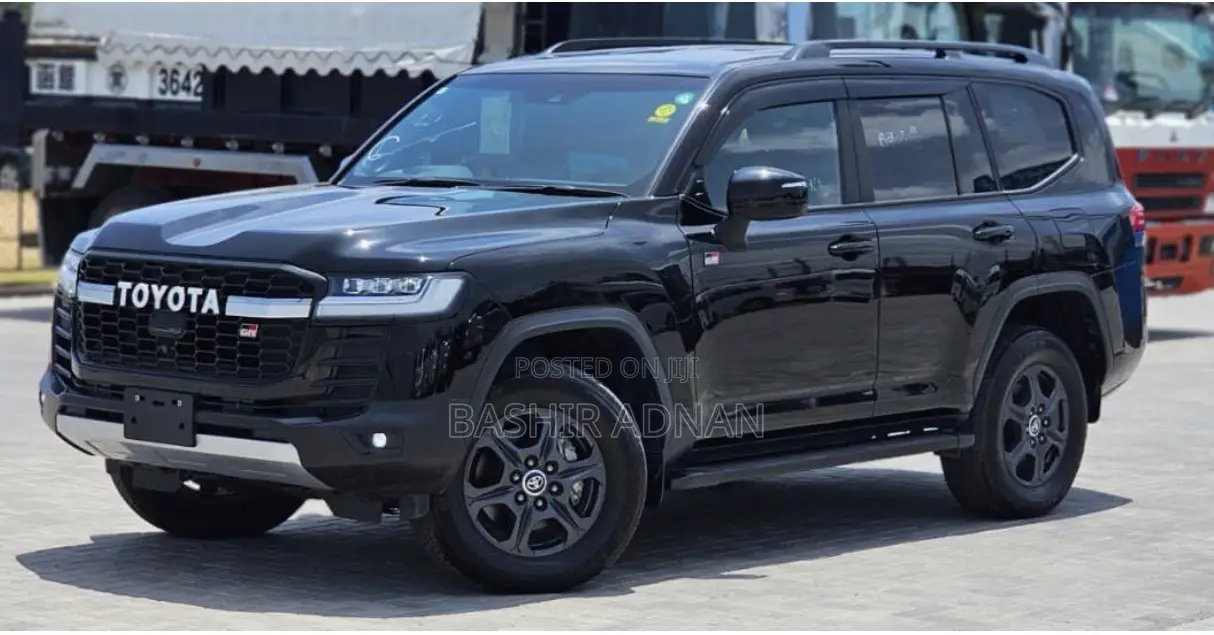 Toyota Land Cruiser LC300 2024 Black