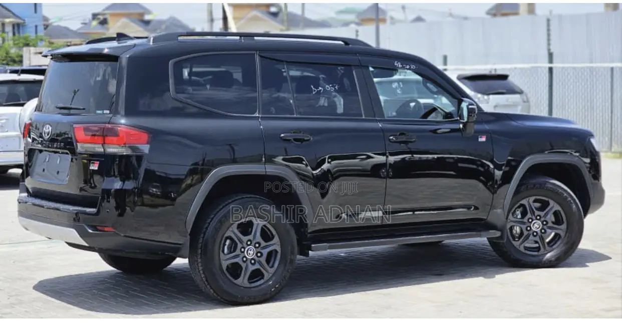 Toyota Land Cruiser LC300 2024 Black