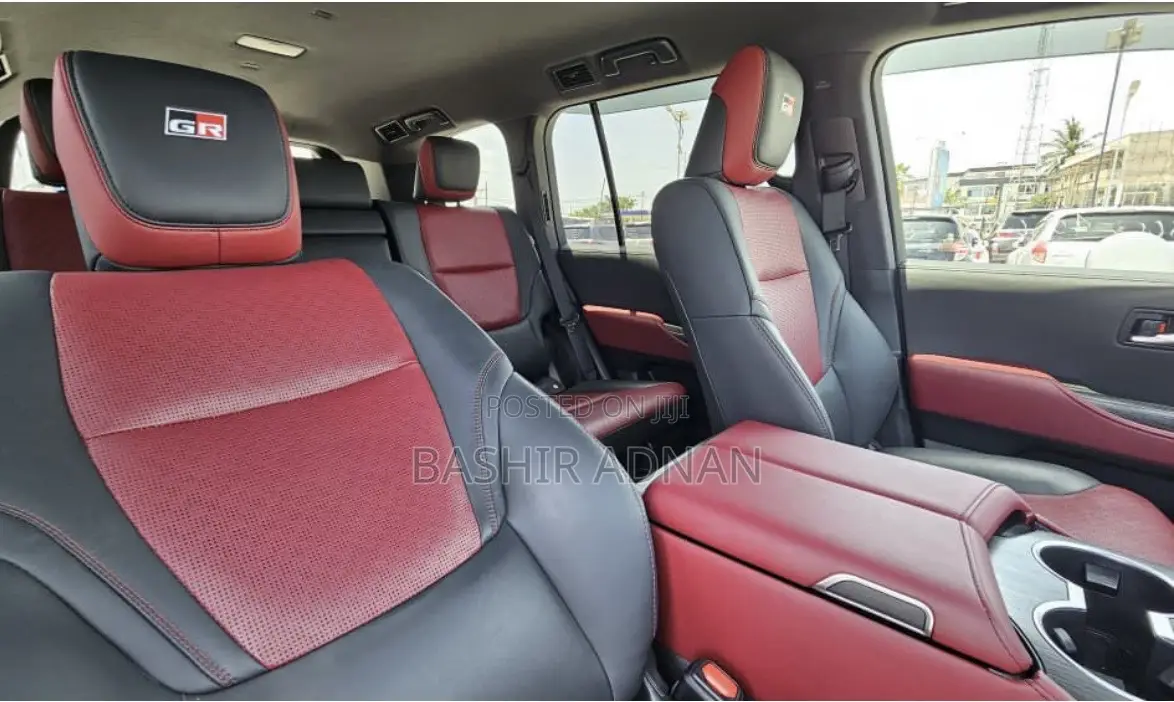Toyota Land Cruiser LC300 2024 Black