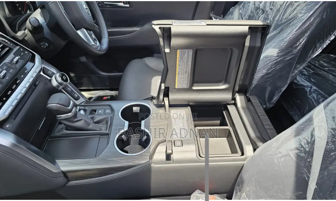 Toyota Land Cruiser LC300 2024 Black