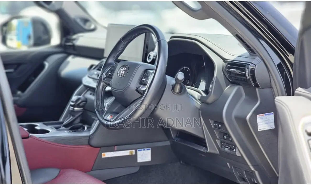 Toyota Land Cruiser LC300 2024 Black