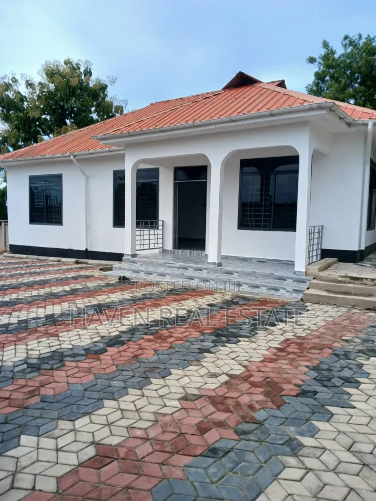 3bdrm House in Goba for sale