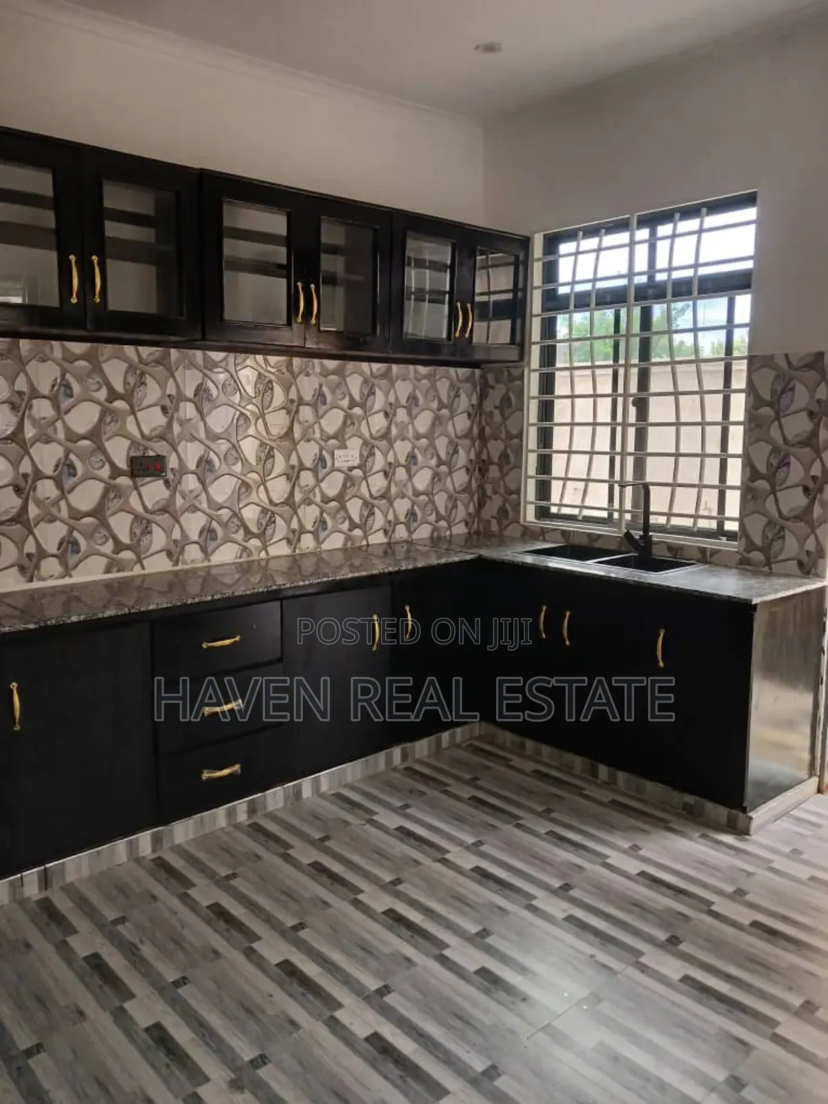 3bdrm House in Goba for sale