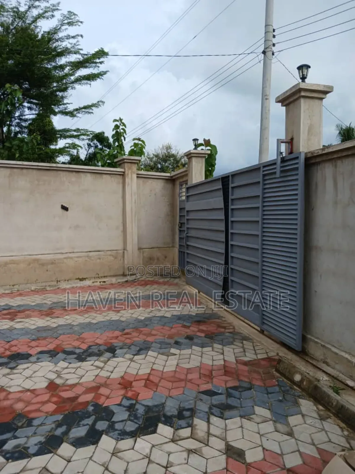3bdrm House in Goba for sale