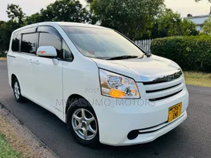 Toyota Noah 2008 Off white
