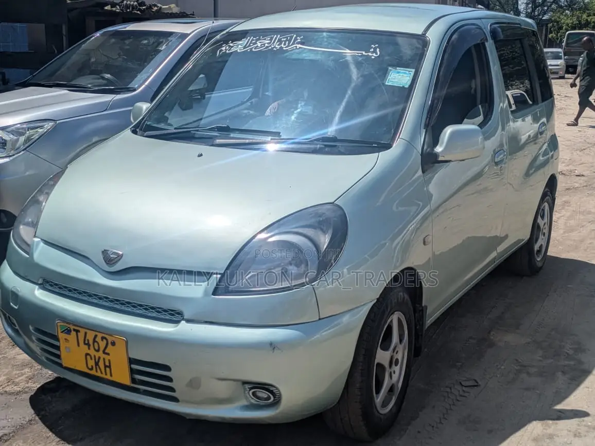 Toyota Fun Cargo 2005 Silver
